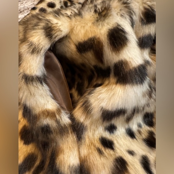 Leopard Print Faux Fur Vest - Picture 6 of 9